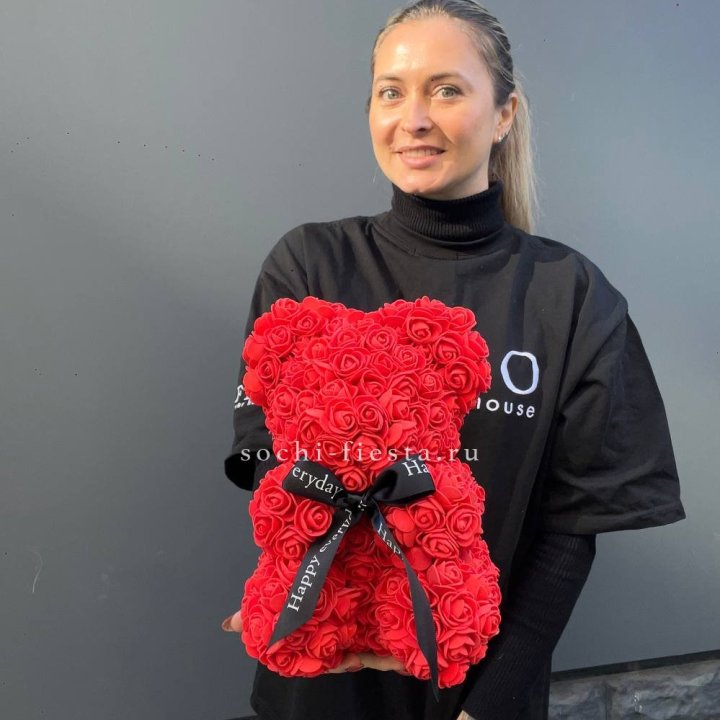 Медведь из роз красный в Астрахани