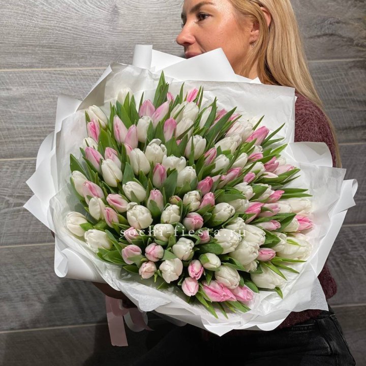 101 тюльпан нежный микс в Астрахани