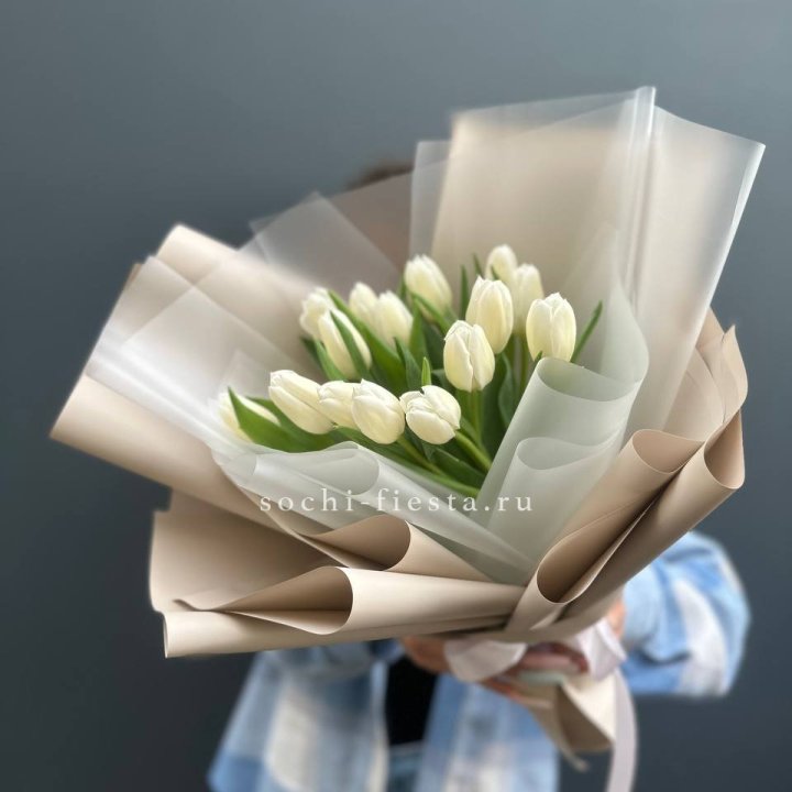 Букет из 15 белых тюльпанов в Астрахани