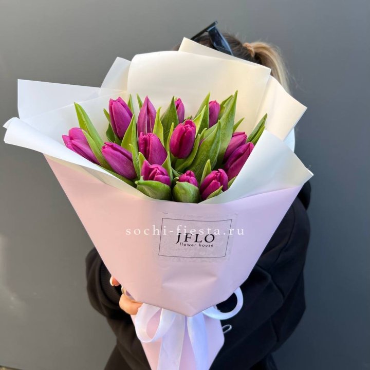 15 пурпурных тюльпанов в Астрахани