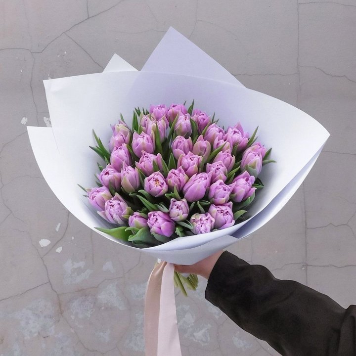 35 сиреневых тюльпанов в Астрахани