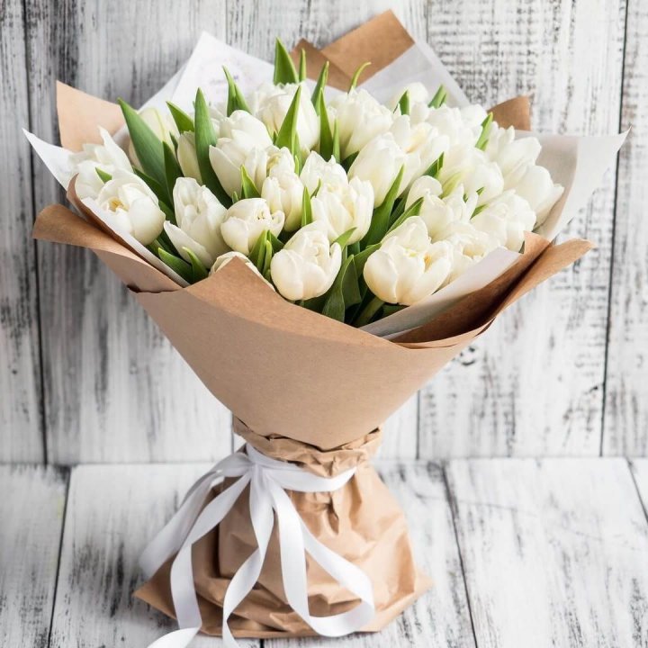 25 белых тюльпанов в Астрахани