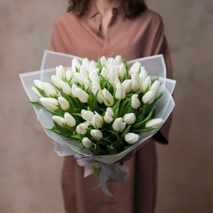 51 белый тюльпан в Астрахани