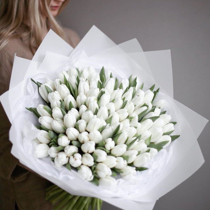 101 белый тюльпан в Астрахани