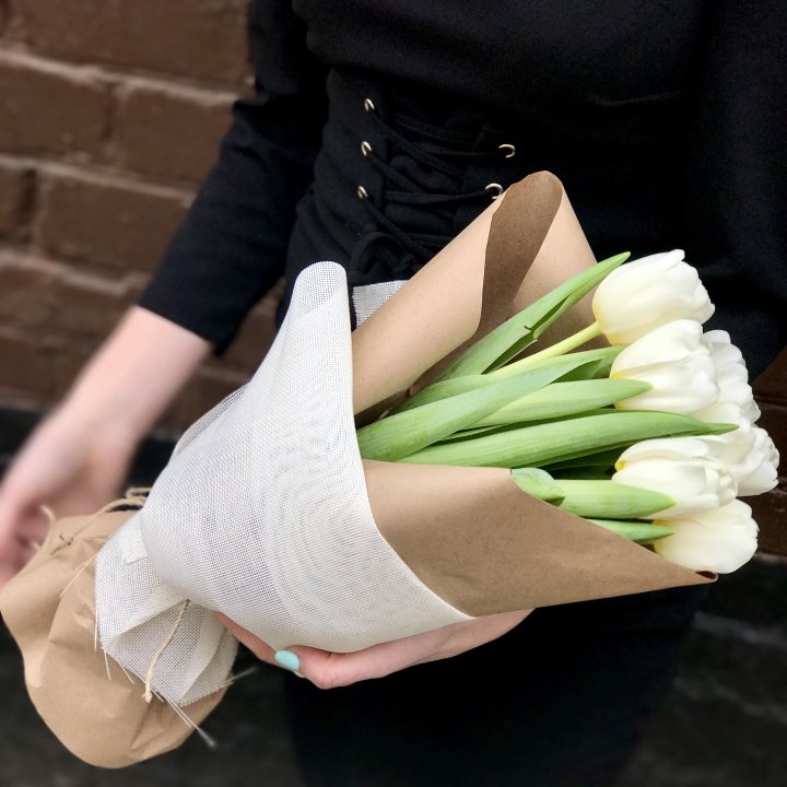 Букет белых тюльпанов в Астрахани