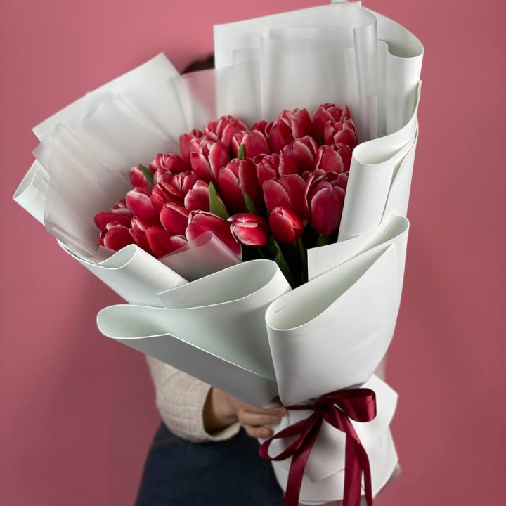 Букет красных тюльпанов в Астрахани